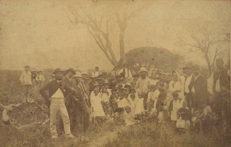 FOTOGRAFIA â€“ SÃ‰C. XIX â€“ REBELLO â€“ ÃFRICA. UM GRUPO NO ACAMPAMENTO.