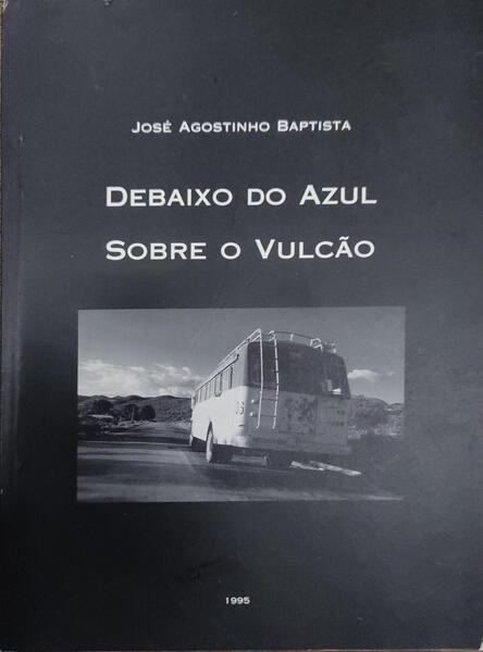 DEBAIXO DO AZUL SOBRE O VULCÃƒO.