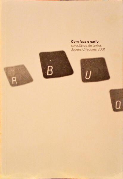 COM FACA E GARFO.