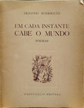 EM CASA INSTANTE CABE O MUNDO. POEMAS.