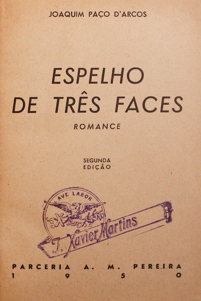 ESPELHO DE TRÊS FACES.