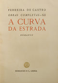 A CURVA DA ESTRADA. [1.ª EDIÇÃO, ACONDICIONADO EM CAIXA CARTONADA DO EDITOR]