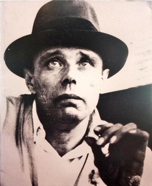 GONZÁLEZ. (Marta) e Cristina Torra. JOSEPH BEUYS.