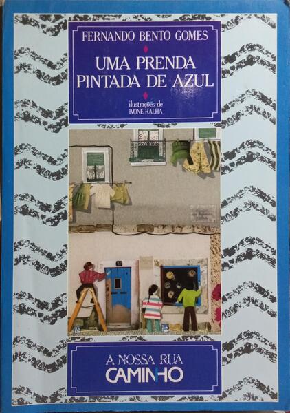 UMA PRENDA PINTADA DE AZUL.