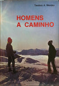 HOMENS A CAMINHO.