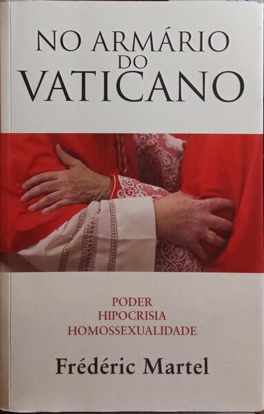 NO ARMÁRIO DO VATICANO.