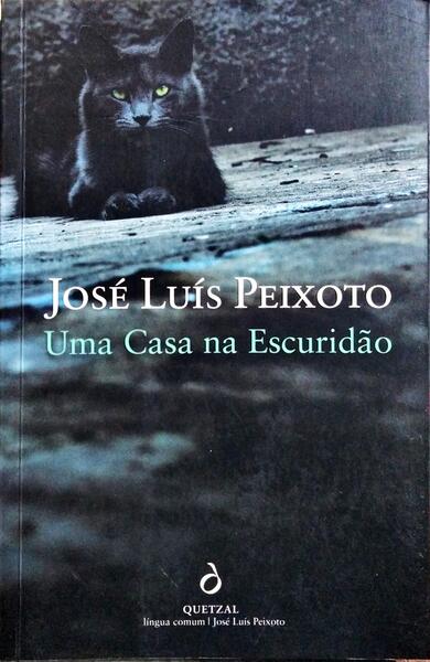 UMA CASA NA ESCURIDÃO.