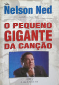 O PEQUENO GIGANTE DA CANÇÃO.