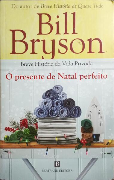 EM CASA.