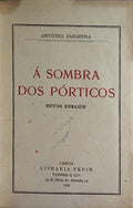 À SOMBRA DOS PÓRTICOS.