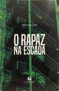 O RAPAZ NA ESCADA.