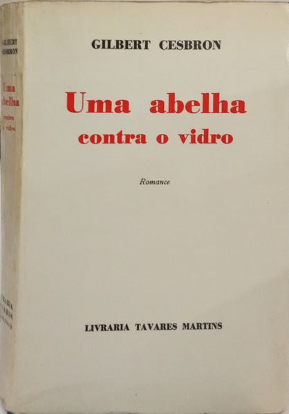 UMA ABELHA CONTRA O VIDRO.