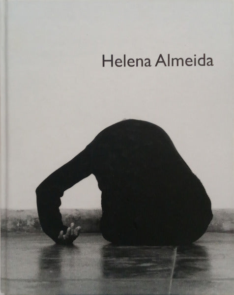 HELENA ALMEIDA: PÉS NO CHÃO, CABEÇA NO CÉU. HELENA ALMEIDA: FEET ON THE GROUND, HEAD IN THE SKY. [2.ª EDIÇÃO]